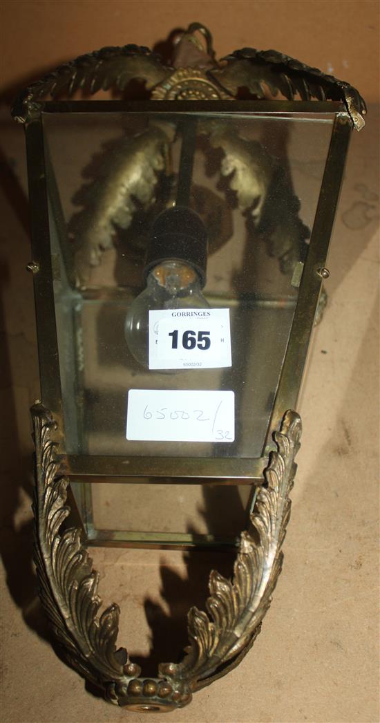 Brass hall lantern with leaf decorate(-)